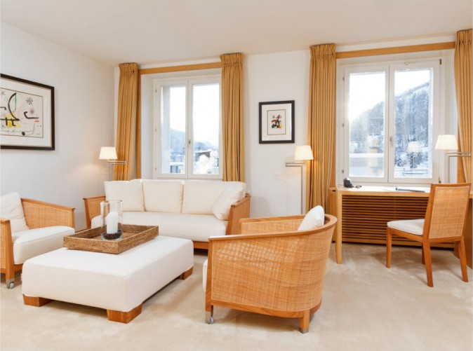 8_Hotel Monopol - Schoene Aussichten Touristik - Deluxe Suite 402 Living Room